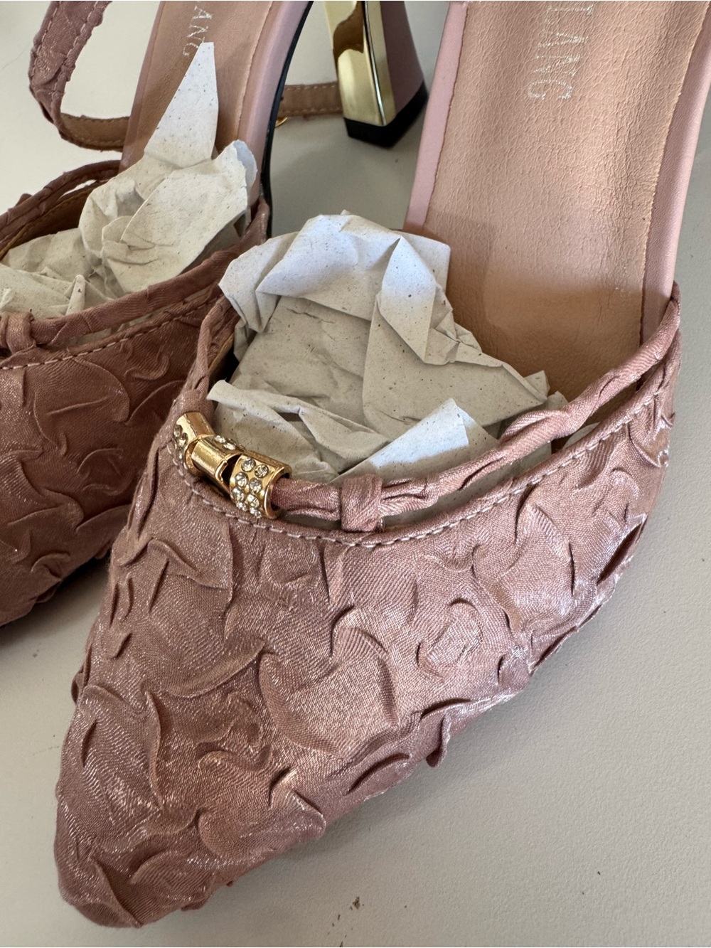 Pink Embossed Rhinestone Heels Size 39 NIB - Picture 10 of 13